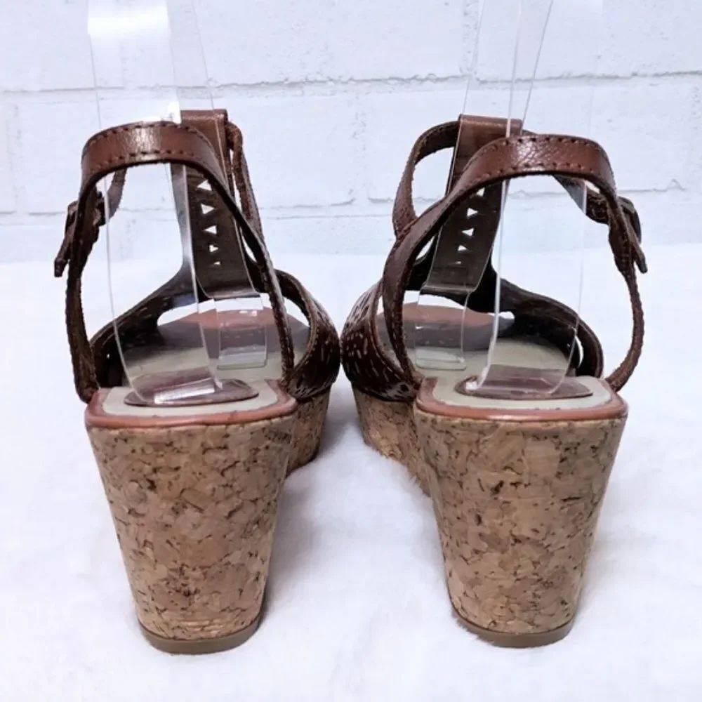 MATISSE Laser Cut Platform Wedge Sandals 8 - Picture 6 of 9